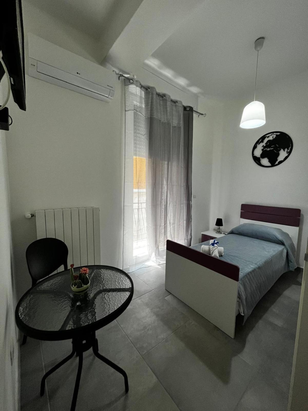 Goodbye Moon Apartment Brindisi Eksteriør bilde